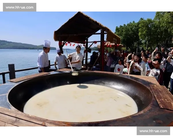 天目湖鱼头创始人免费送 3000 碗砂锅鱼头 为常州苏超队热血助威